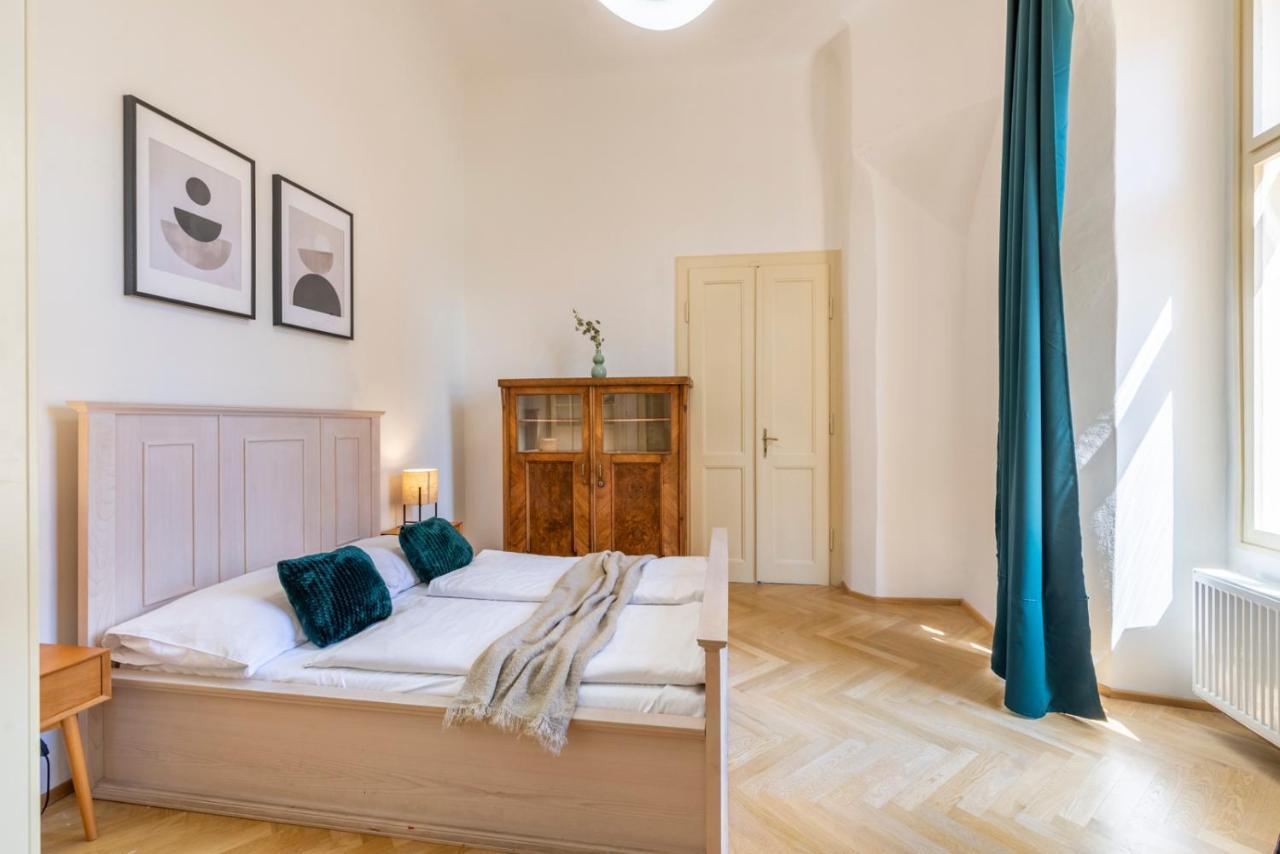 Hotel apartamentowy Celetna - Old Town *